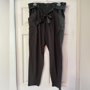 Athleta paper bag pants with tie belt in grey. Size 10
